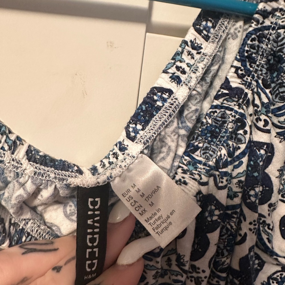 H&M Off the Shoulder Top - Picture 3 of 3